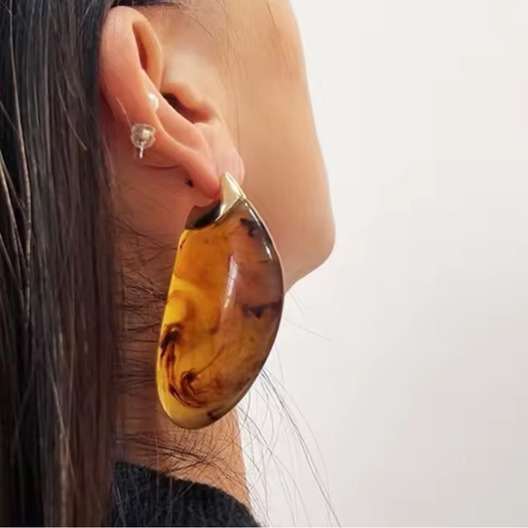 Modern Resin Drop Earrings – Tortoise Shell & Gold Accent - Picture 5 of 13
